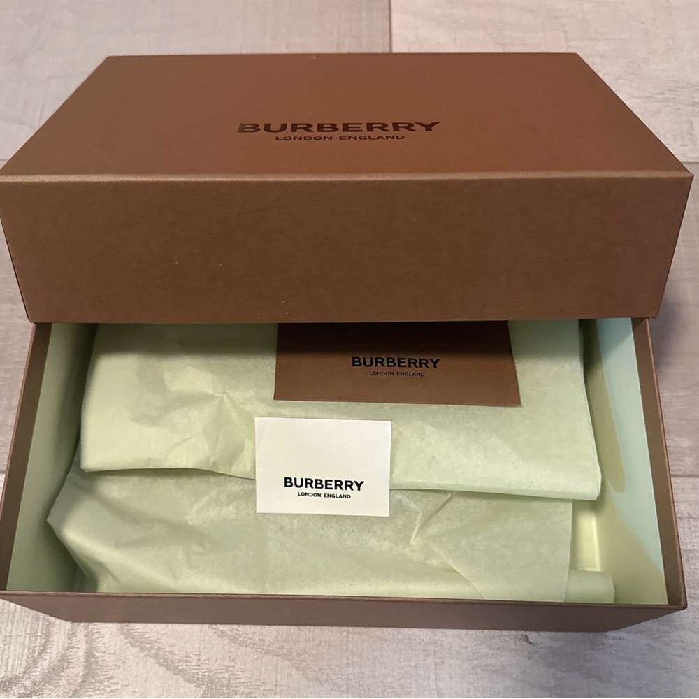 Burberry Tan Gift Box with Cream Tissue